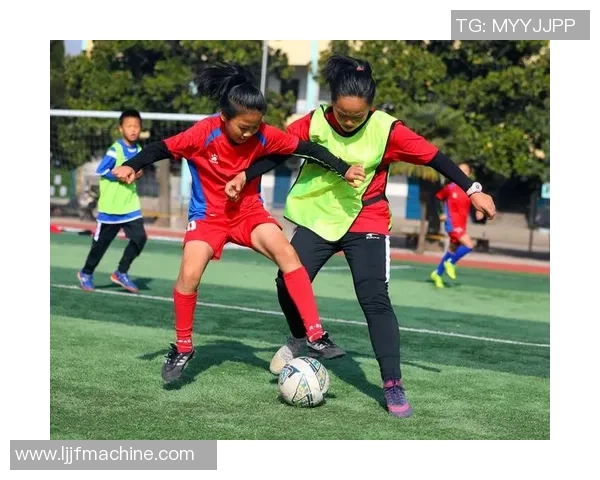 湛江足球热潮兴起青少年积极参与踢球锻炼身体提升技能