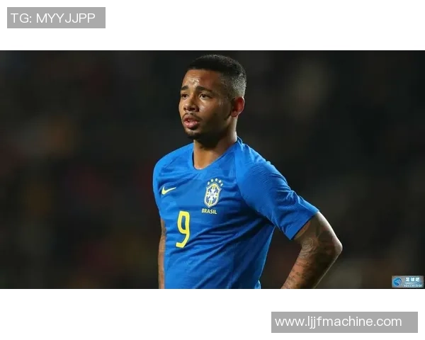 足球员与宠物的温馨时光揭秘他们生活中的忠实伙伴与快乐源泉