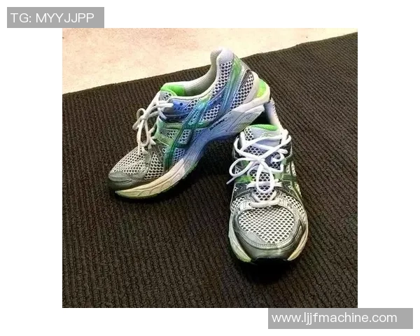 购买足球的全面指南从选择品牌到挑选合适尺寸的技巧分享